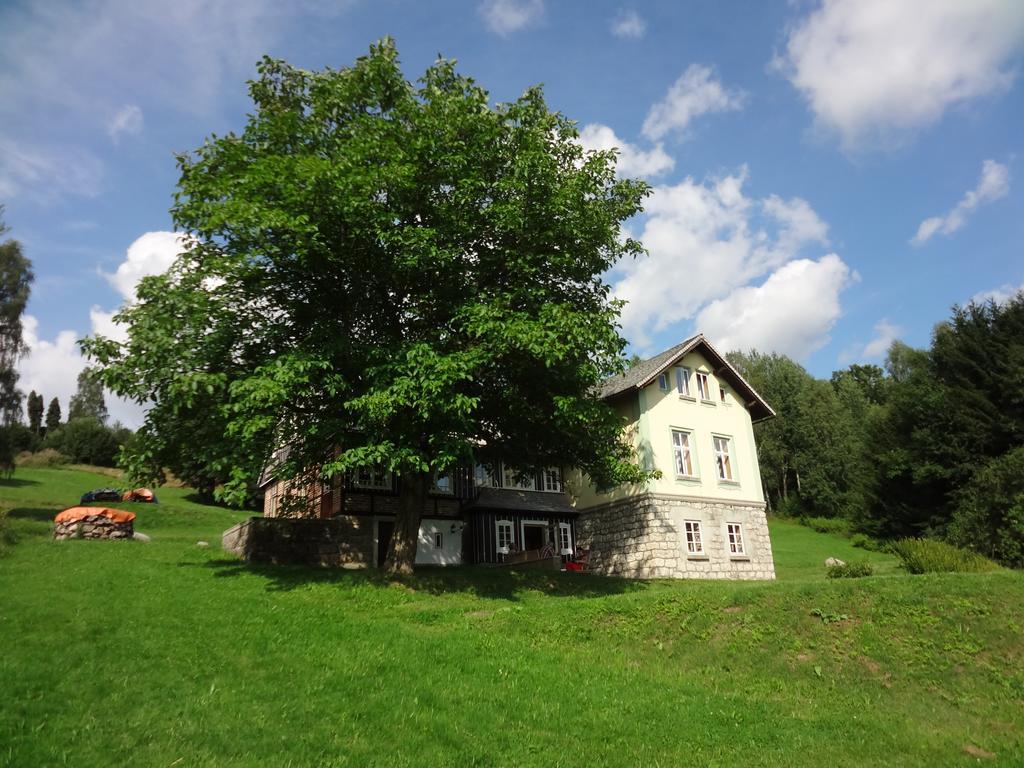Chata Hugo - 3 Retreat Apartments Tanvald Kültér fotó